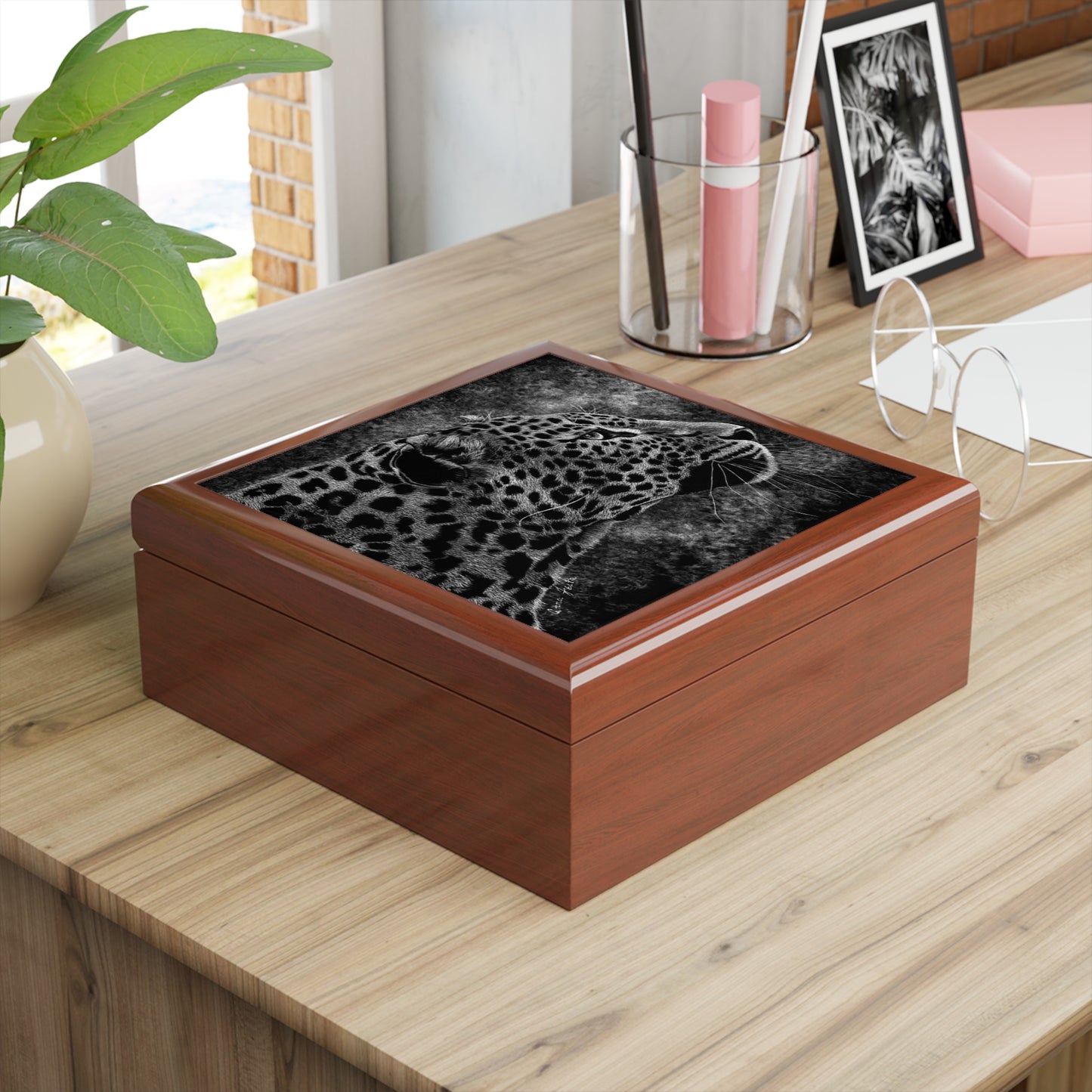 Leopard Profile Black Jewelry Box — Elegant Animal Portrait Keepsake