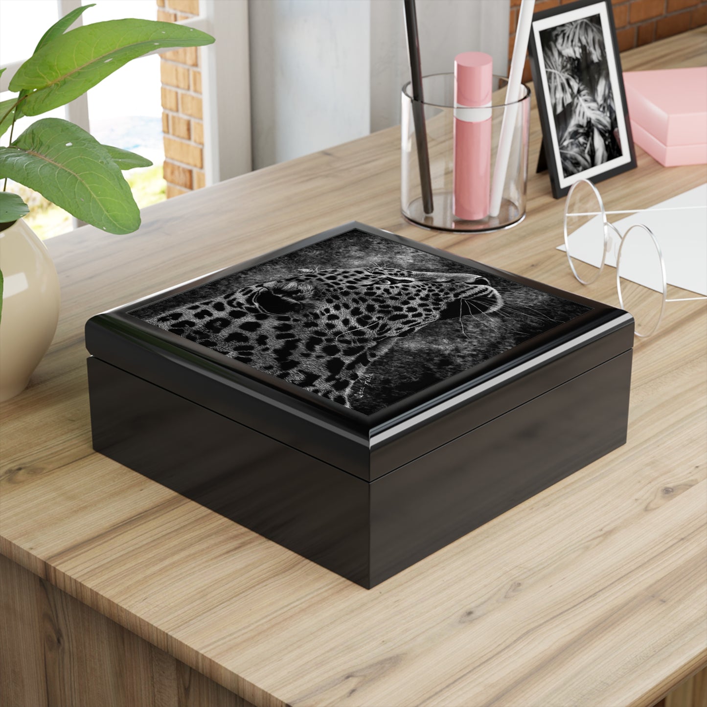 Leopard Profile Black Jewelry Box — Elegant Animal Portrait Keepsake